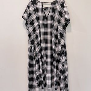 3/$15 Buffalo plaid dress with key hole & pockets